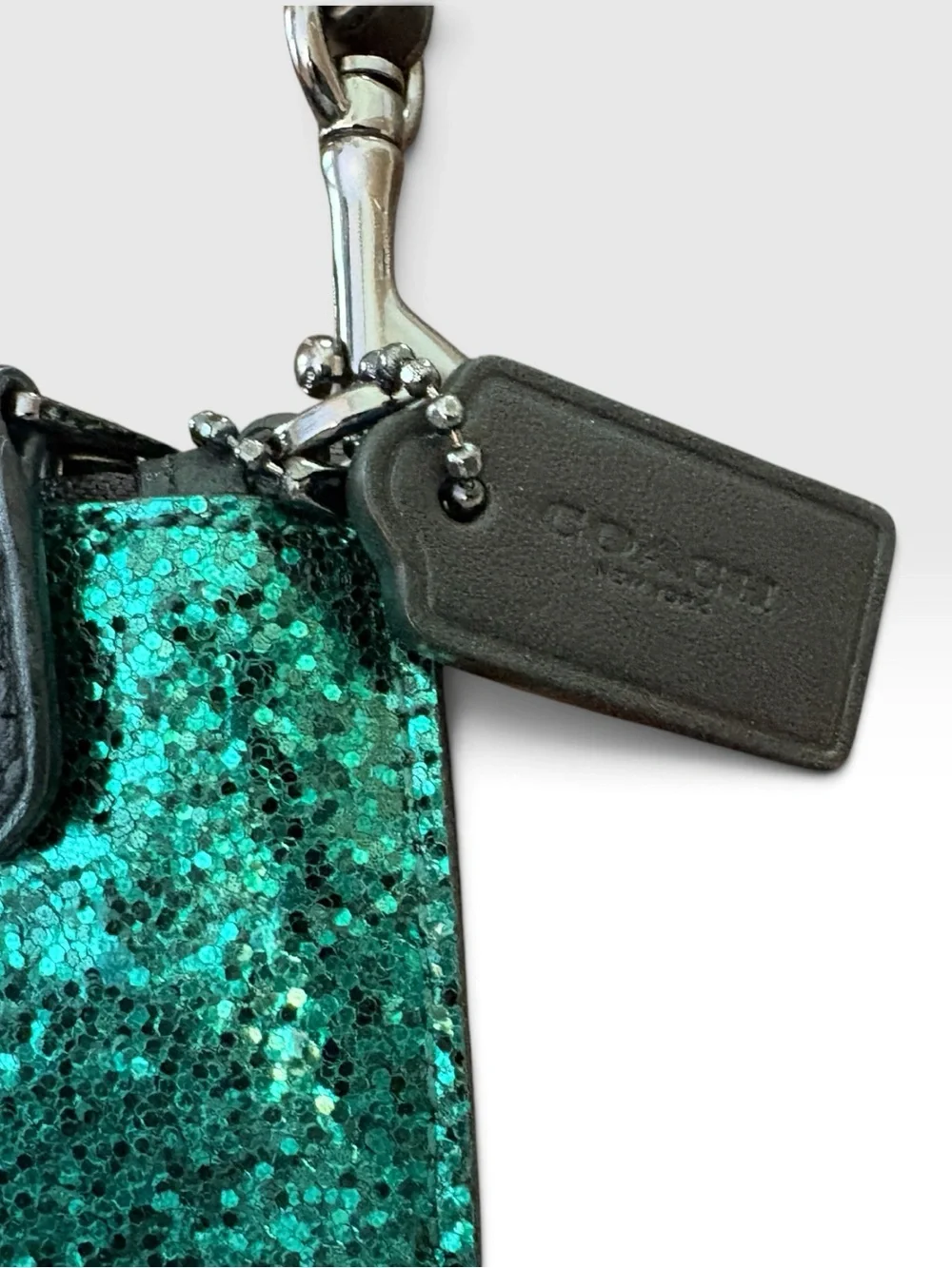 Coach 77964B Emerald Green Glitter Wristlet NWOT Dust Bag